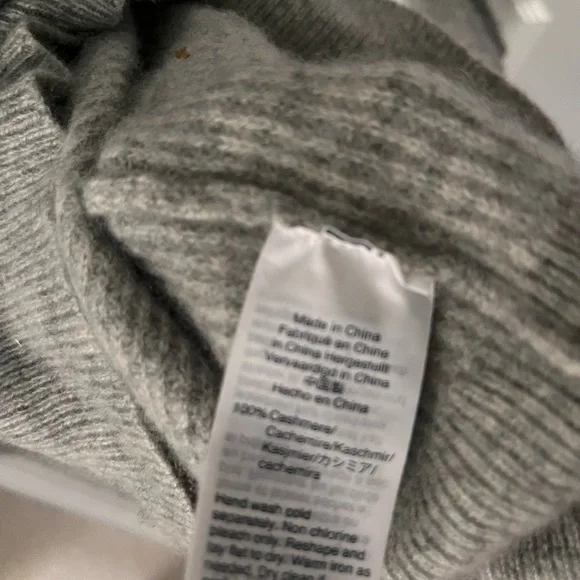 J. Crew Women's 100% cashmere Gray Sweater - Picture 7 of 7